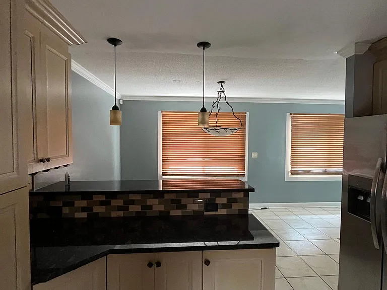 5325 Cinema Dr W — Photo 2