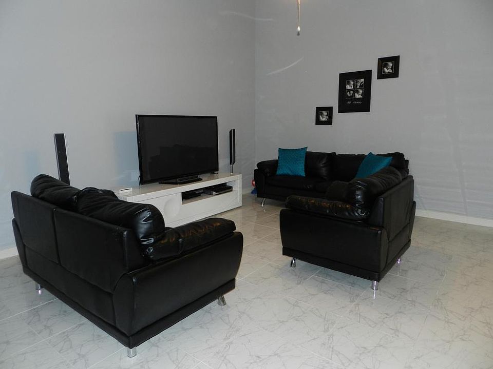 Home For Sale In Sun Terrace at the Oaks