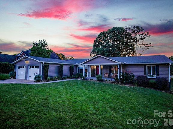 3rd image of 104 Doral Ct