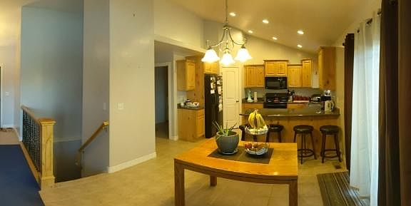 4th image of 646 N Badger Ln