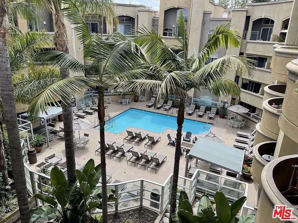 Building Photo - 7660 Beverly Blvd #169