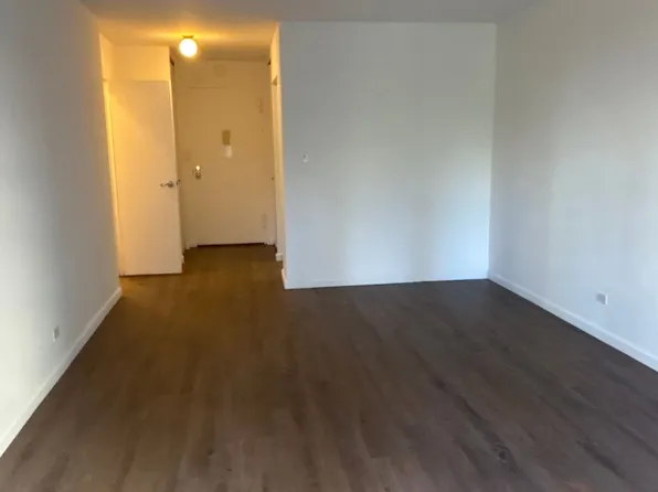 330 E. 46th Street image 2 of 11