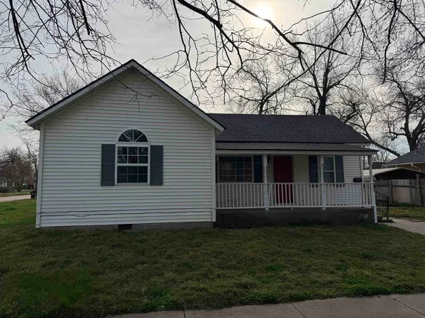 206 Pine St, Halstead, KS 67056