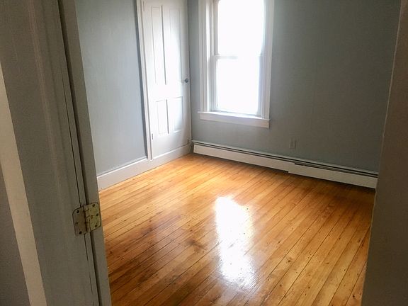 3rd image of 90 Rosedale St Floor 2