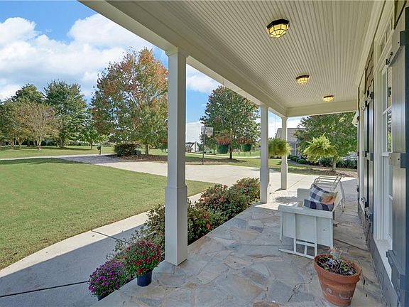4th image of 435 Brown Dr