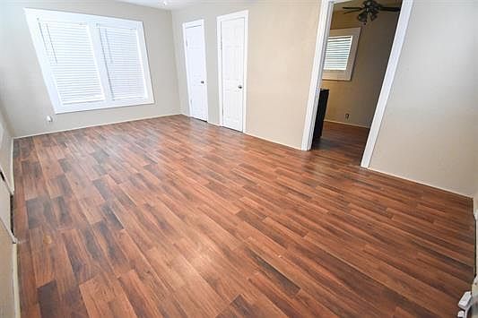 4th image of 210 College St