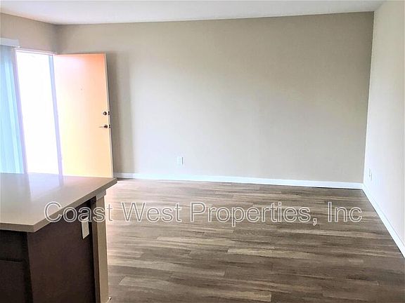 2nd image of 1051 Diamond St #6