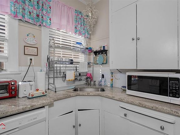 4th image of 523 Dudley Dr #1