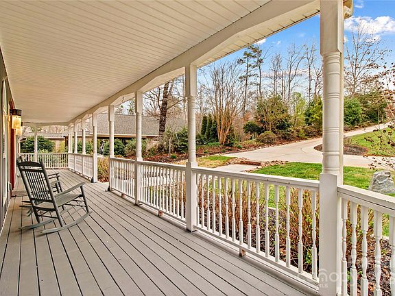 5th image of 226 Grayrock Dr