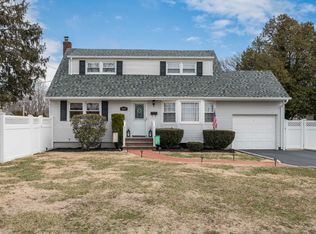 1617 Roland Ave, Wantagh, NY 11793