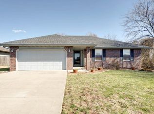 864 S Eastland Ave, Springfield, MO 65802