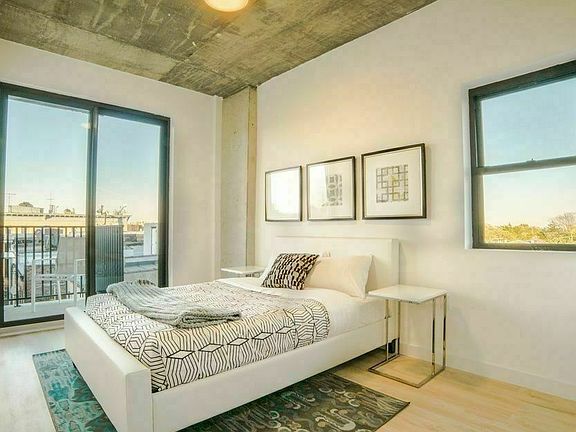 3rd image of 293 Hawthorne St APT 3A