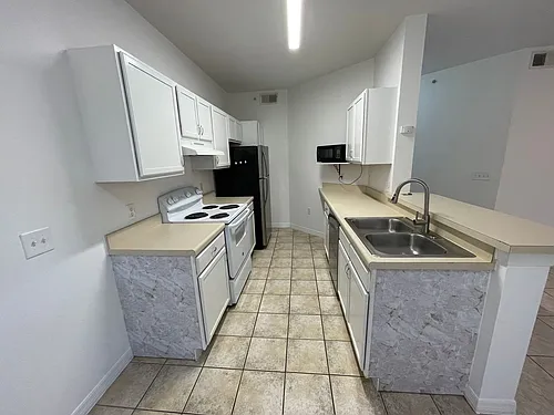 7915 Preserve Cir Photo 1