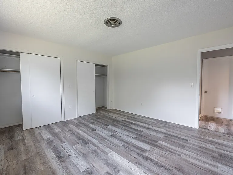 916 Gillespie St — Photo 14