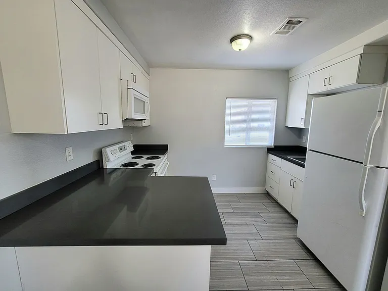 224 N 13th St — Photo 3