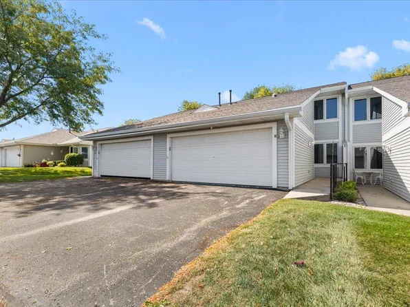 217 Hartford SQUARE, Hartford, WI 53027