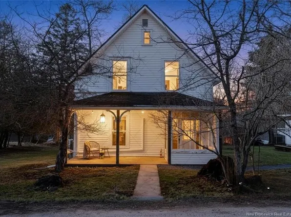 31 Dutch Point Rd, Hampton, NB E5N 5Y9