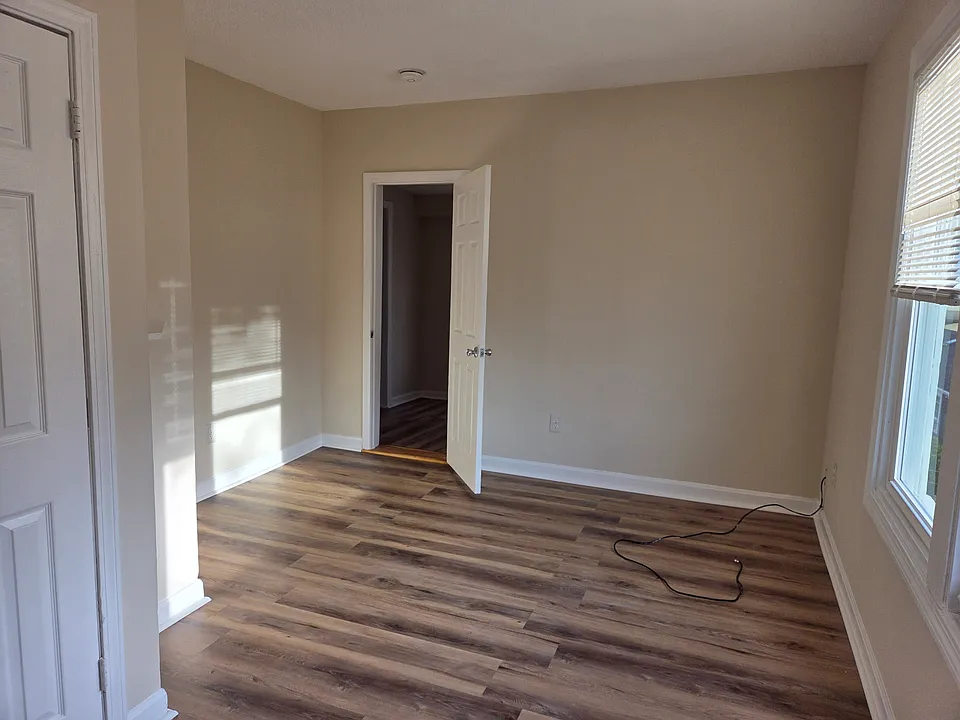 Living room (from kitchen)