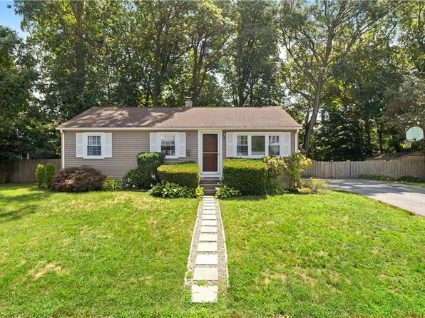 52 Brentwood Ave, Warwick, RI 02886