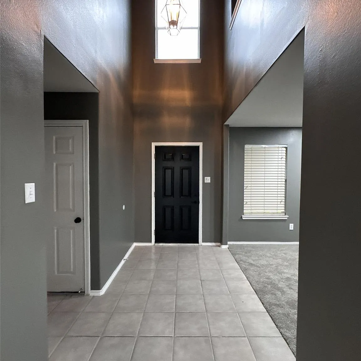 4 bed, 2.5 bath, 2504 sqft, $2,300 — Photo 2