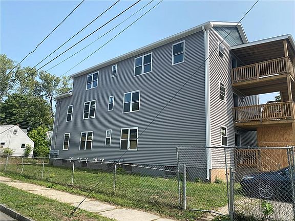 3rd image of 65 Charlotte St #2W