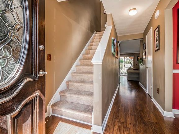 2nd image of 1009 Windy Oaks Ct SE