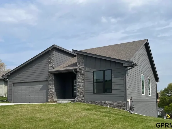1402 Mount Hope Cir, Blair, NE 68008