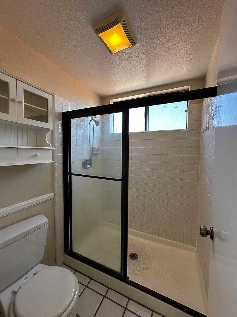 Irvine 2 Bedroom 2 1/2 Baths in Vista Filare — Photo 4