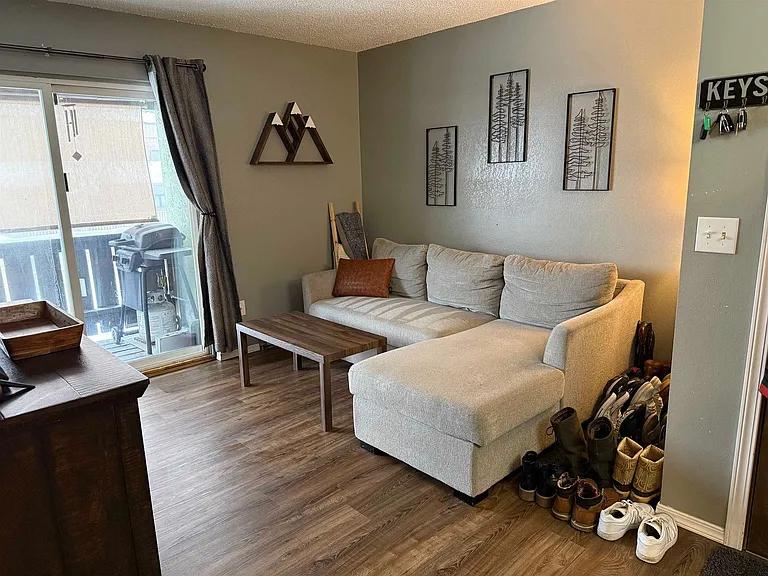 228 Woodridge St #4 — Photo 8