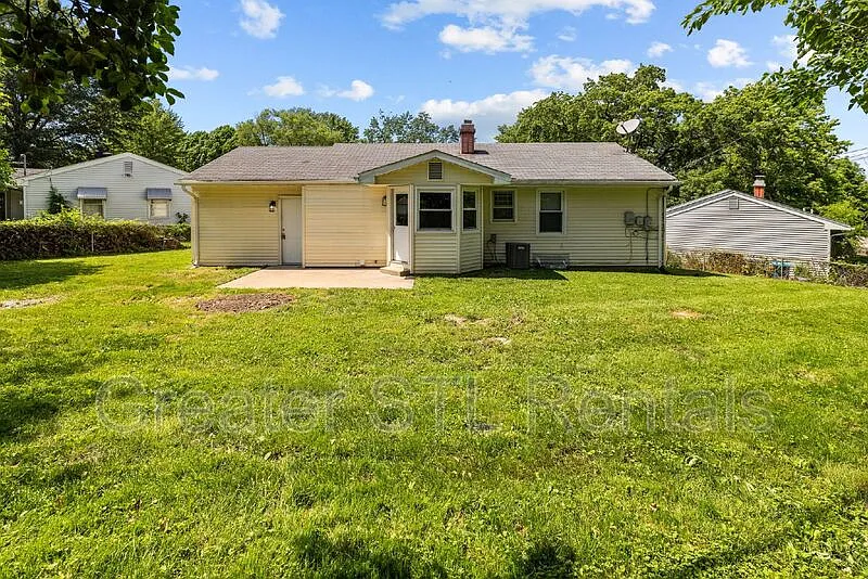 3 bed, 2.0 bath, 909 sqft, $1,650 — Photo 4