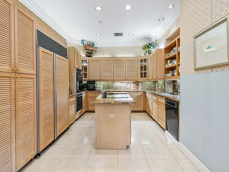 2540 Fairway Island Dr — Photo 13