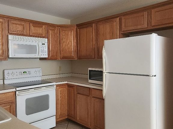 4th image of 208 Southridge Ln APT B1