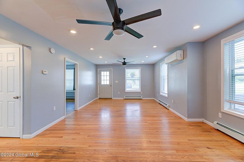 5th image of 232 Hampton Avenue