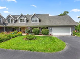 1722 Journeys Dr, Hartland, WI 53029
