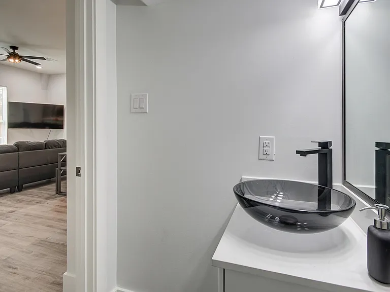 9305 Tower St — Photo 12