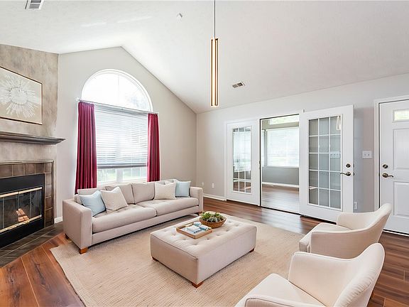 4th image of 184 Edinburgh Village Dr