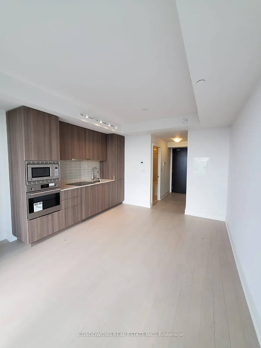 Building Photo - 955 Bay St #3804