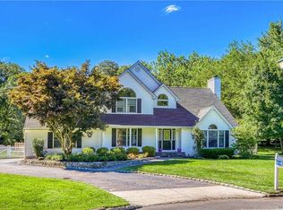 9 Mirabelle Ct, Mount Sinai, NY 11766