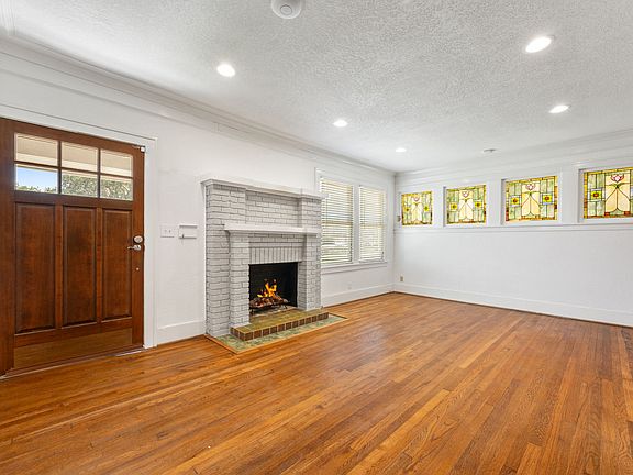 2nd image of 903 W Huisache Ave