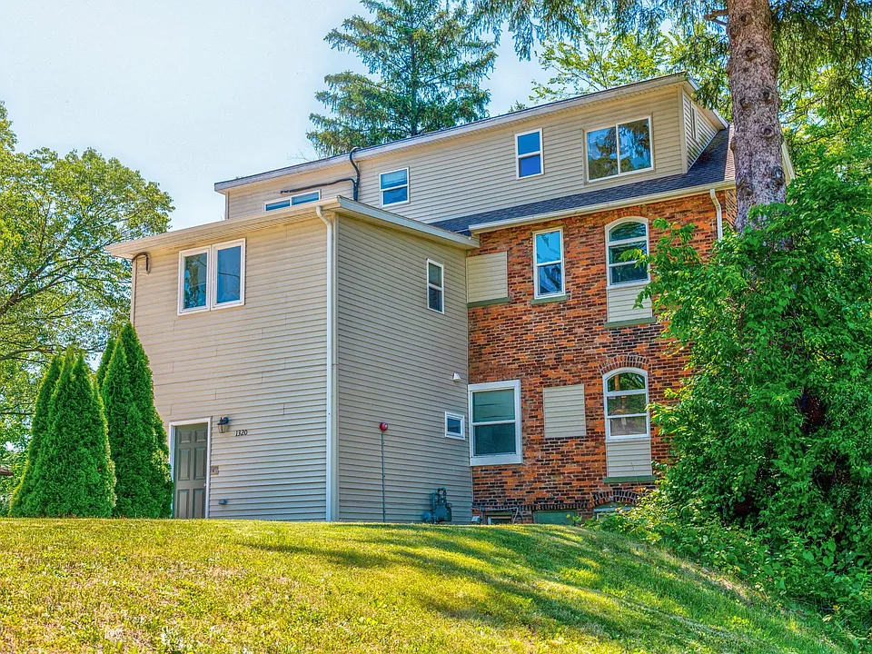 1320 Hillcrest Rd #6