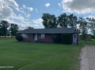 12 Main Ave, Mountain, ND 58262