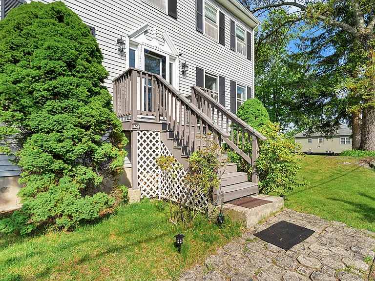9 Rhodes St — Photo 31