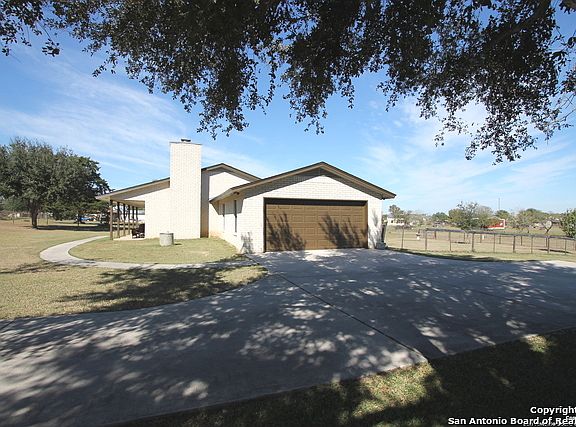 2nd image of 225 Garden Bnd