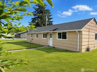 805 1/2 4th Ave SW, Puyallup, WA 98371