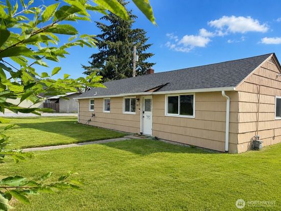 805 1/2 4TH Avenue SW, Puyallup, WA 98371