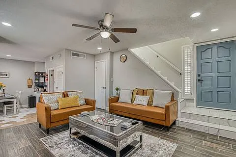 Living area, furniture not included. - Vanderbilt Dr