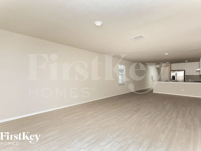 10610 Varmus Dr — Photo 4