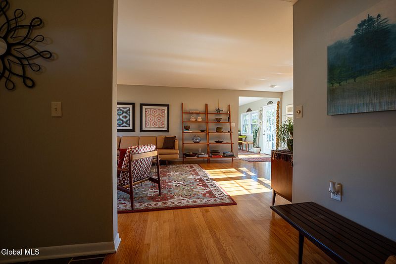 4th image of 481 Huron Road