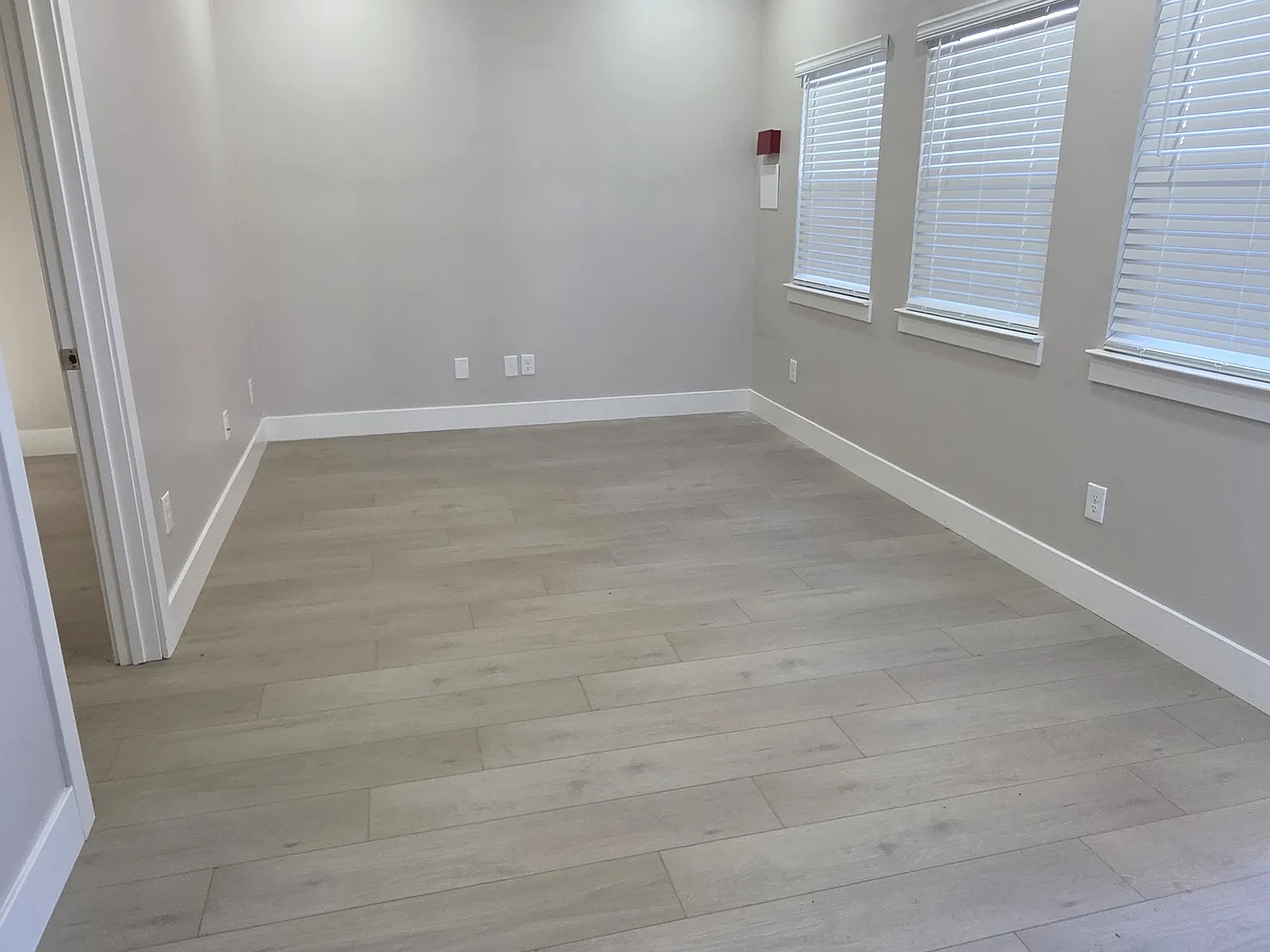 1367 Harris Ave — Photo 2