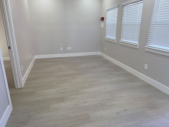2nd image of 1367 Harris Ave #1367
